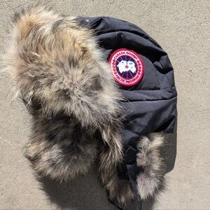Canada Goose Avaitor Navy Blue Fur-Trimmed Winter Hat Size S-M NWOT